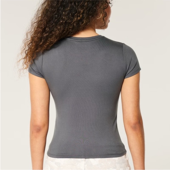 Hollister Soft stretch seamless fabric crew baby tee - Picture 2 of 5